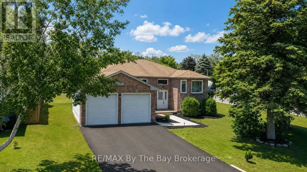 2 Birchmount Circle, Wasaga Beach